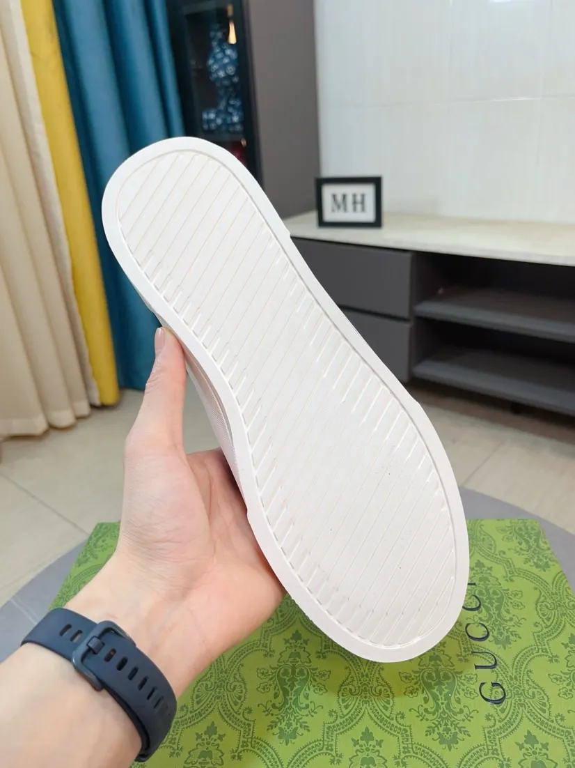Men's shoes 💰458🌹🌹GUCCI [Gucci] New high-end brand of men's shoes, the latest fashionable casual men's shoes, trendy and versatile, relaxed and sporty style, uppers imported from Italy, first-layer cowhide, genuine leather lining, and ultra-fine workmanship. Original personalized fashionable rubber wear-resistant outsole, light and comfortable on the foot, size 38-44